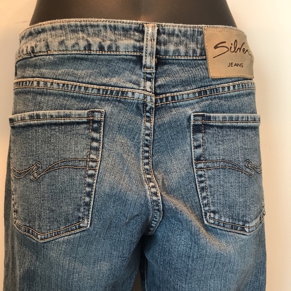 Silver jeans. Low rise with a fan detail on legs. Great stretch fabric. - Picture 1 of 15